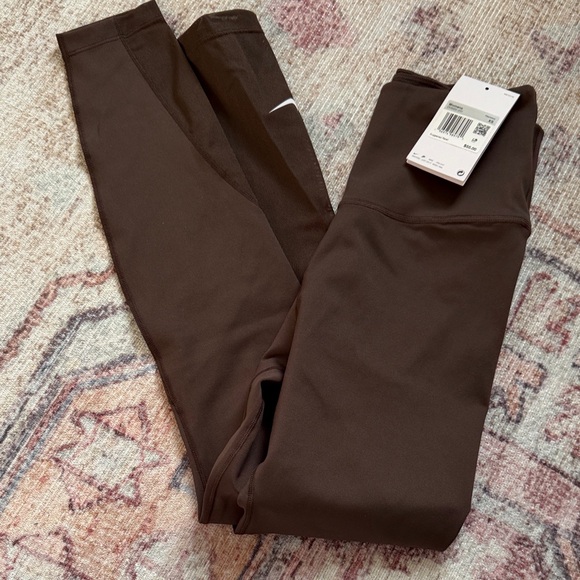 Women’s Nike leggings - Picture 2 of 3